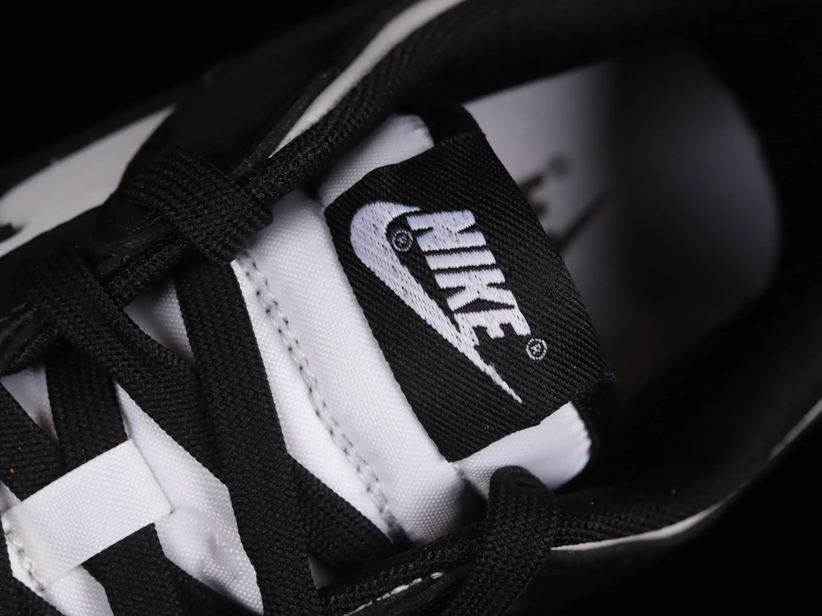 All Categories Nk SB Dunk Series Nk SB Dunk Low Low-top Sneakers Nk SB Dunk Low Black and White Panda SB Smashed Backboard Fashion Casual Sneakers DD1391-100